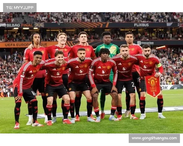 曼联季前赛圆满落幕 球员集体团建增强团队凝聚力